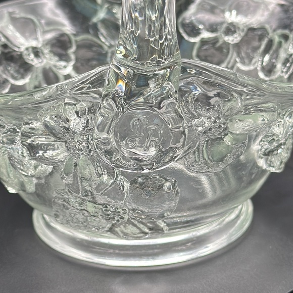 Indiana Glass Tiara Dogwood Basket by Jim Dunleavy 8”x5.5” - Picture 3 of 4